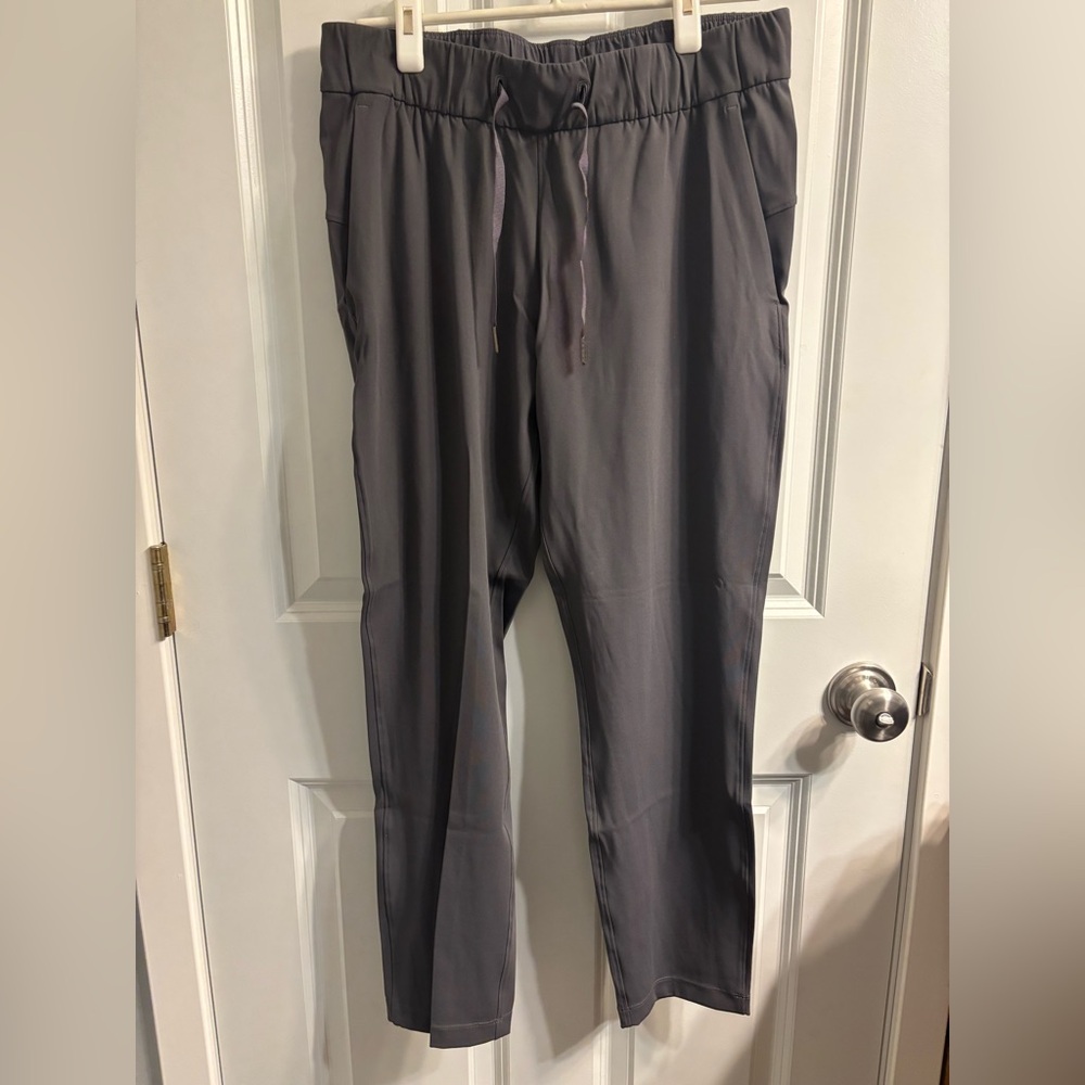 Lululemon Women’s Pant. Size 8. Gray. Good condition. Inseam about …28?